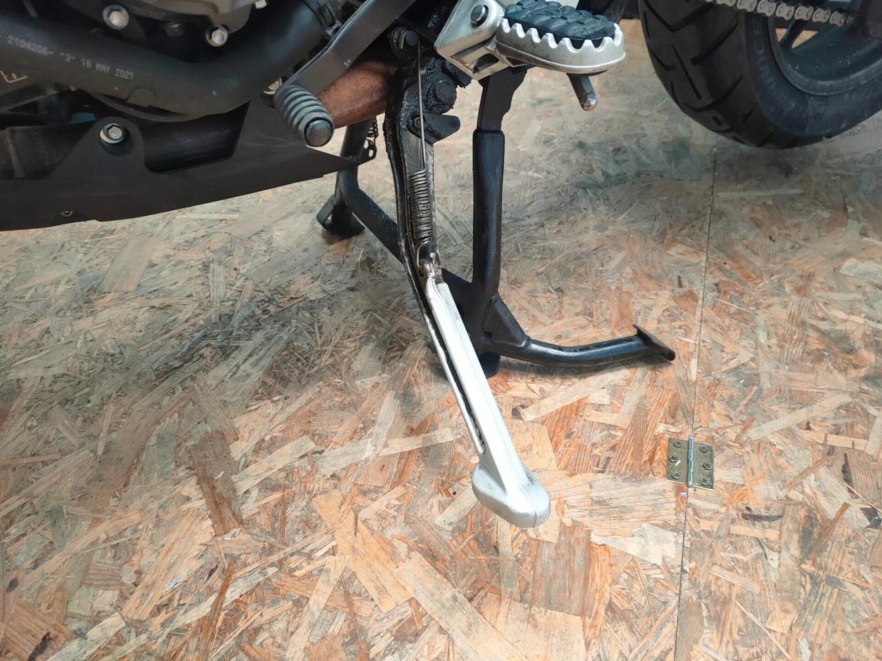 Triumph Tiger 900 GT PRO con tris borse originali