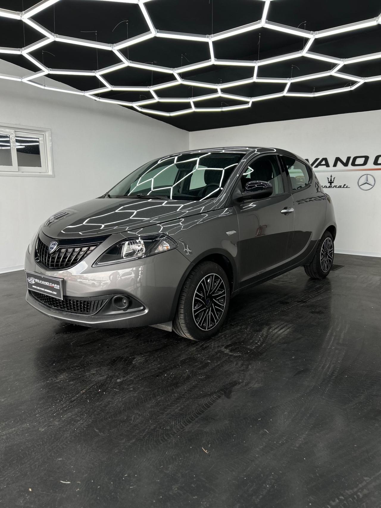 Lancia Ypsilon 1.0 FireFly 5 porte S&S Hybrid Silver Plus