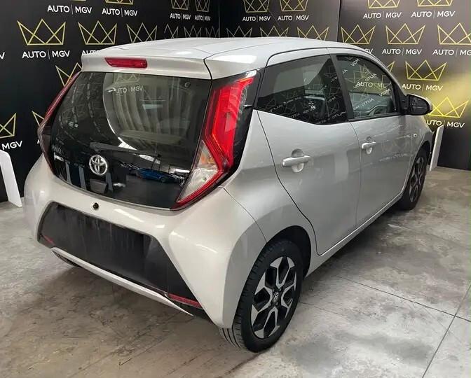 Toyota Aygo Connect 1.0 VVT-i 72 CV 5 porte x-fun