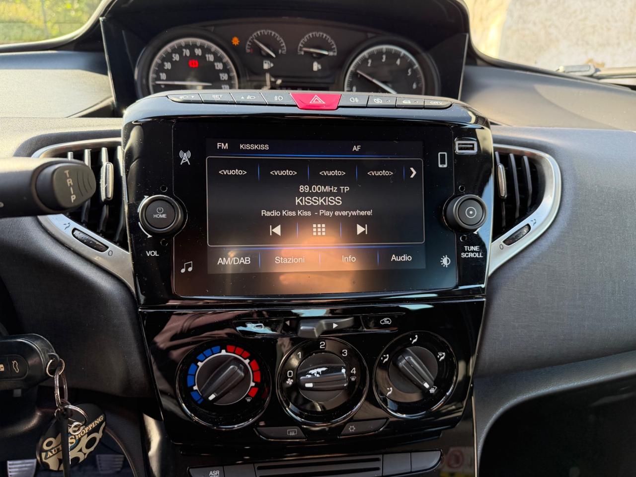 Lancia Ypsilon 1.0 FireFly 5 porte S&S Hybrid Ecochic Silver