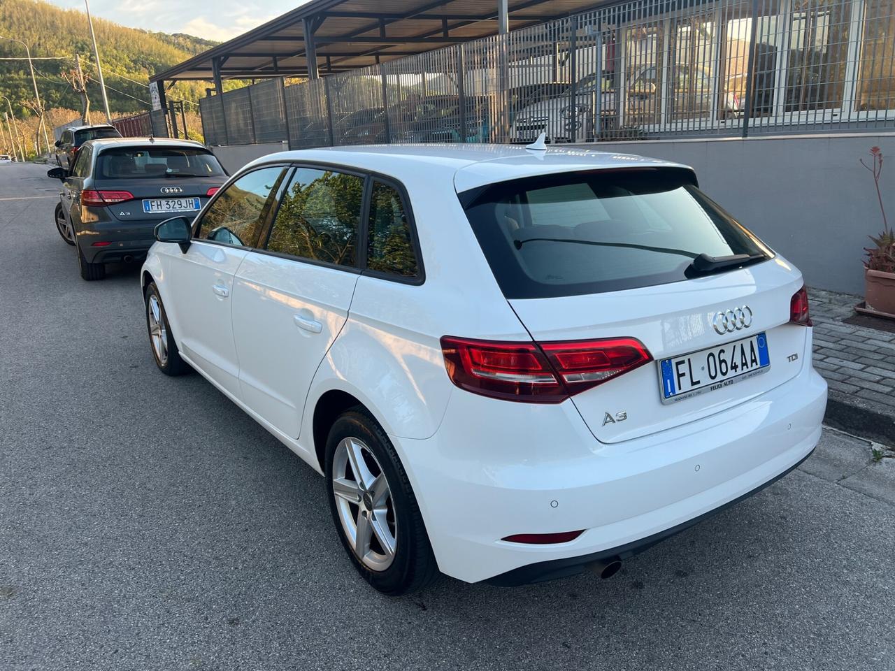 Audi A3 1.6 TDI 116cv diesel Business 2017