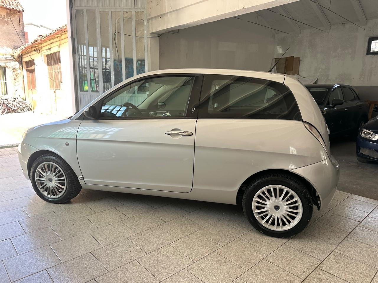 Lancia Ypsilon 1.2 Versus