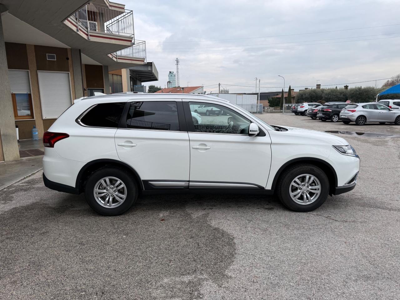 Mitsubishi Outlander 2.0 MIVEC 2WD Intense