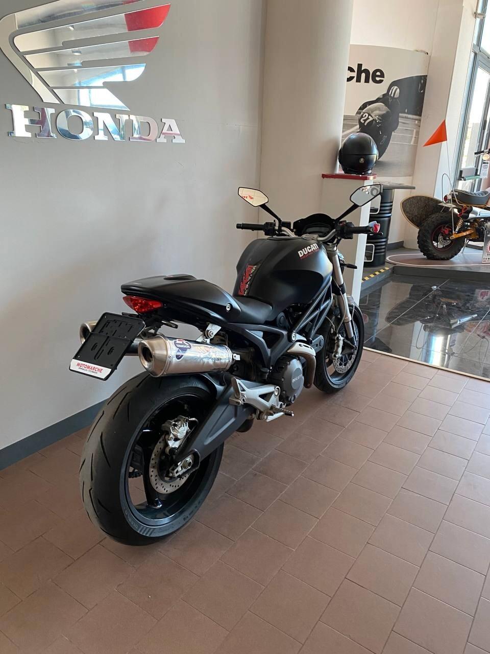 Ducati Monster 696