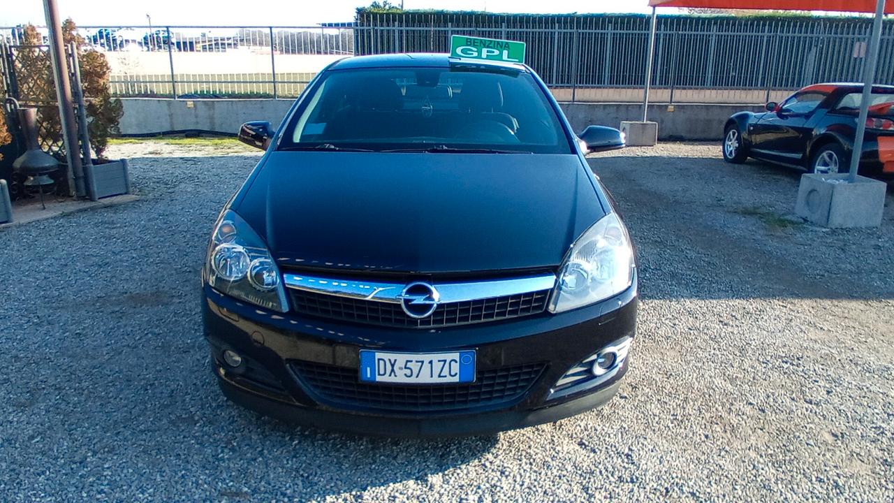 Opel Astra 1.4 16V GPL-TECH 5 porte Enjoy Adatta a Neopatentati