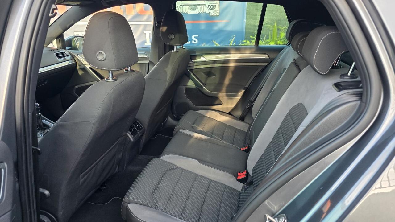 Volkswagen Golf 1.6 TDI R-Line Cockpit