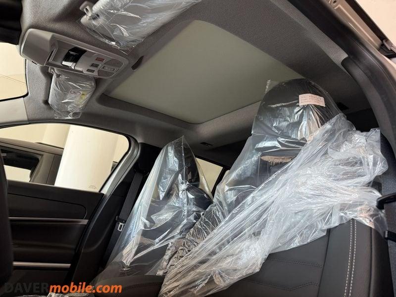 Jeep Avenger 1.2 Turbo MHEV Summit