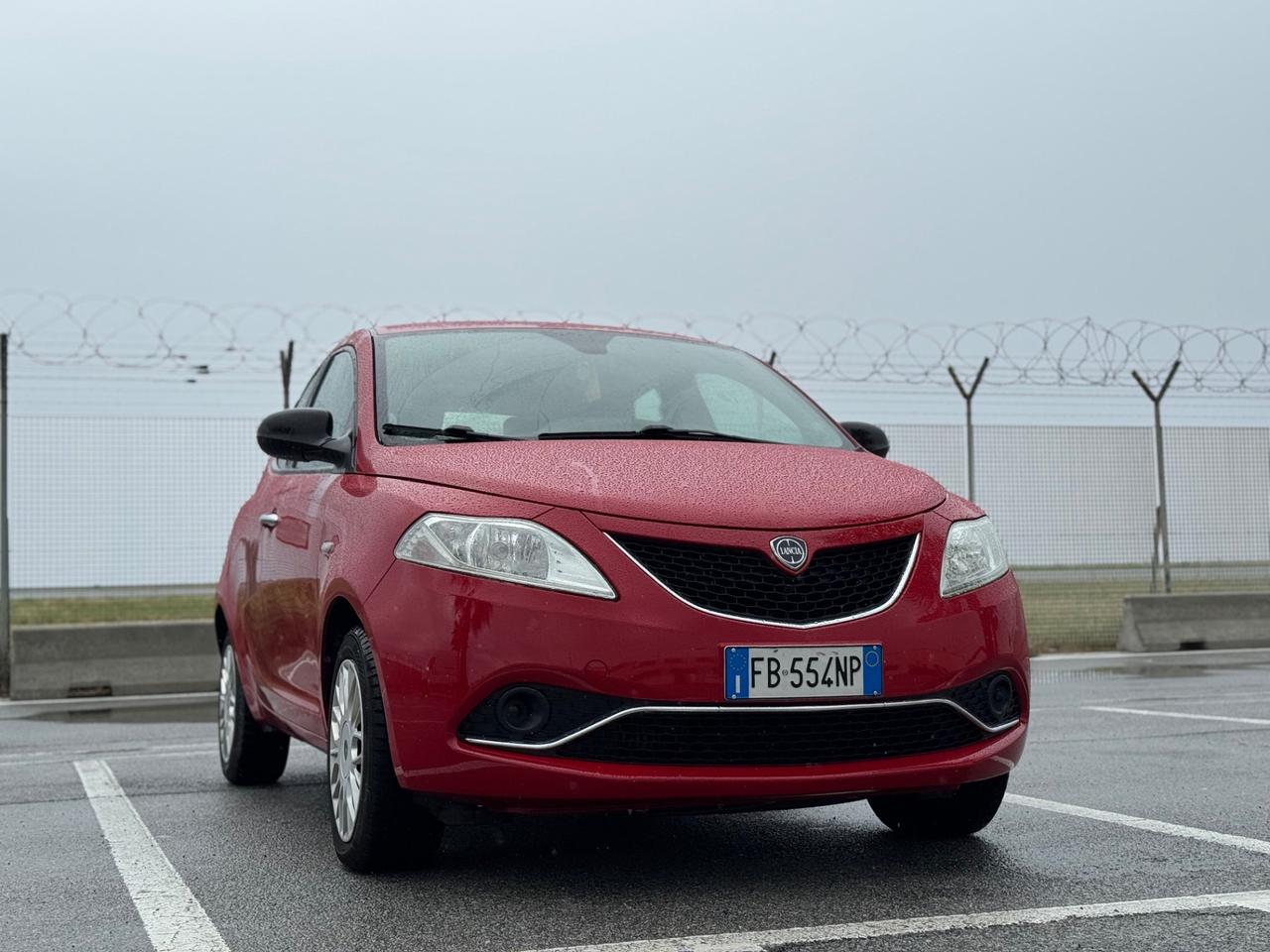 Lancia Ypsilon 1.3 MJT 95CV PLATINUM 12MESI DI GARANZIA 1 PRO