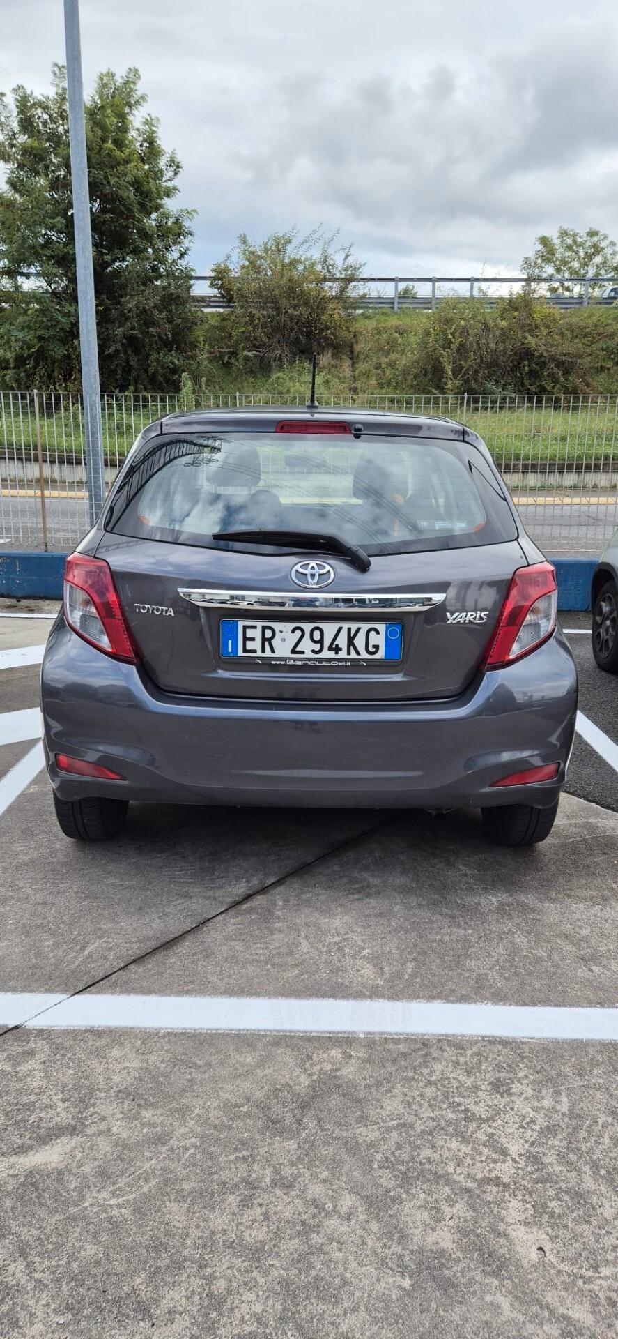Toyota yaris 1000 benzina