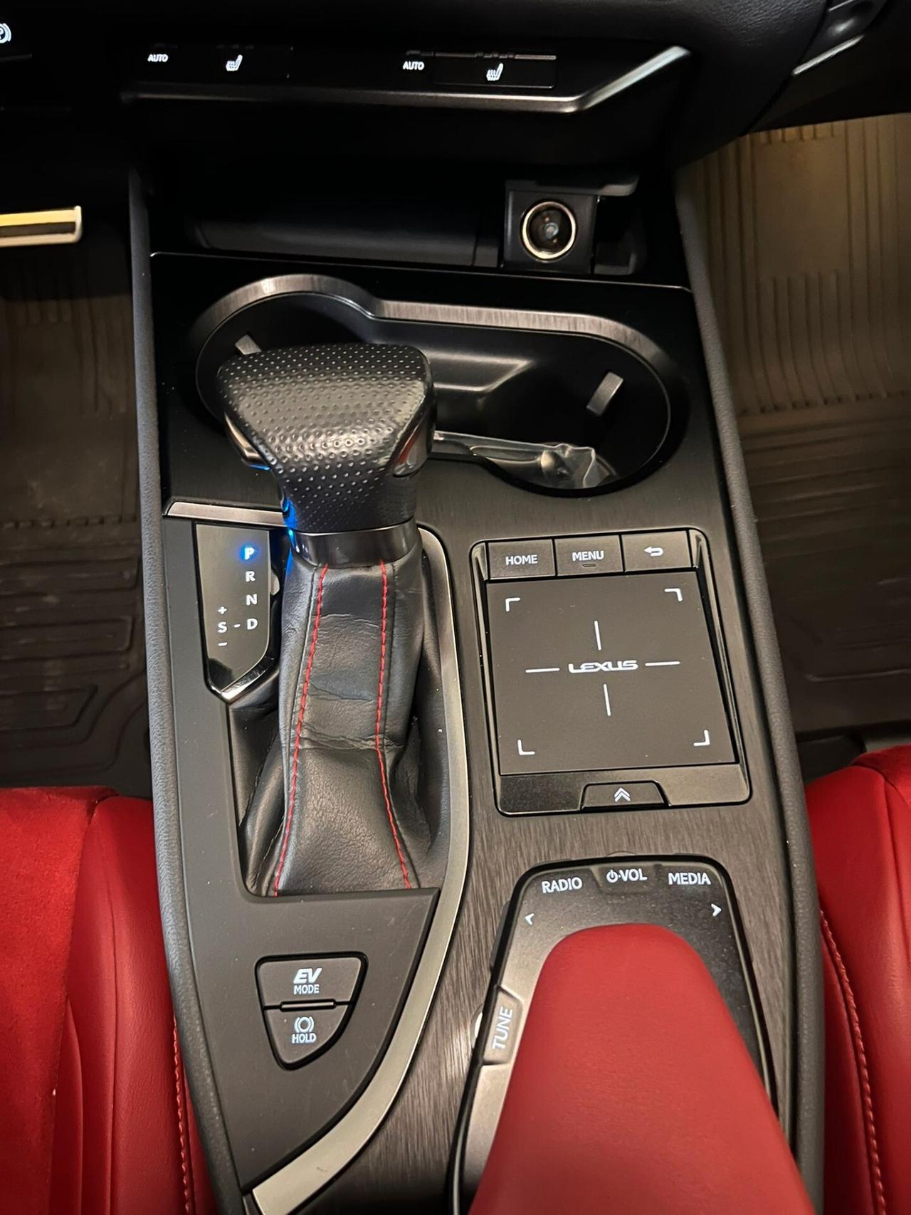 Lexus UX 250h F SPORT