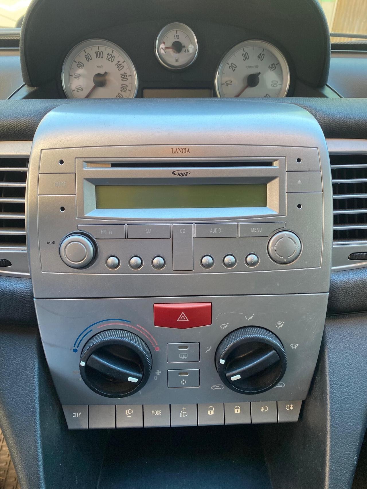 Lancia Ypsilon 1.3 MJT 16V 95 CV 5 porte S&S Silver