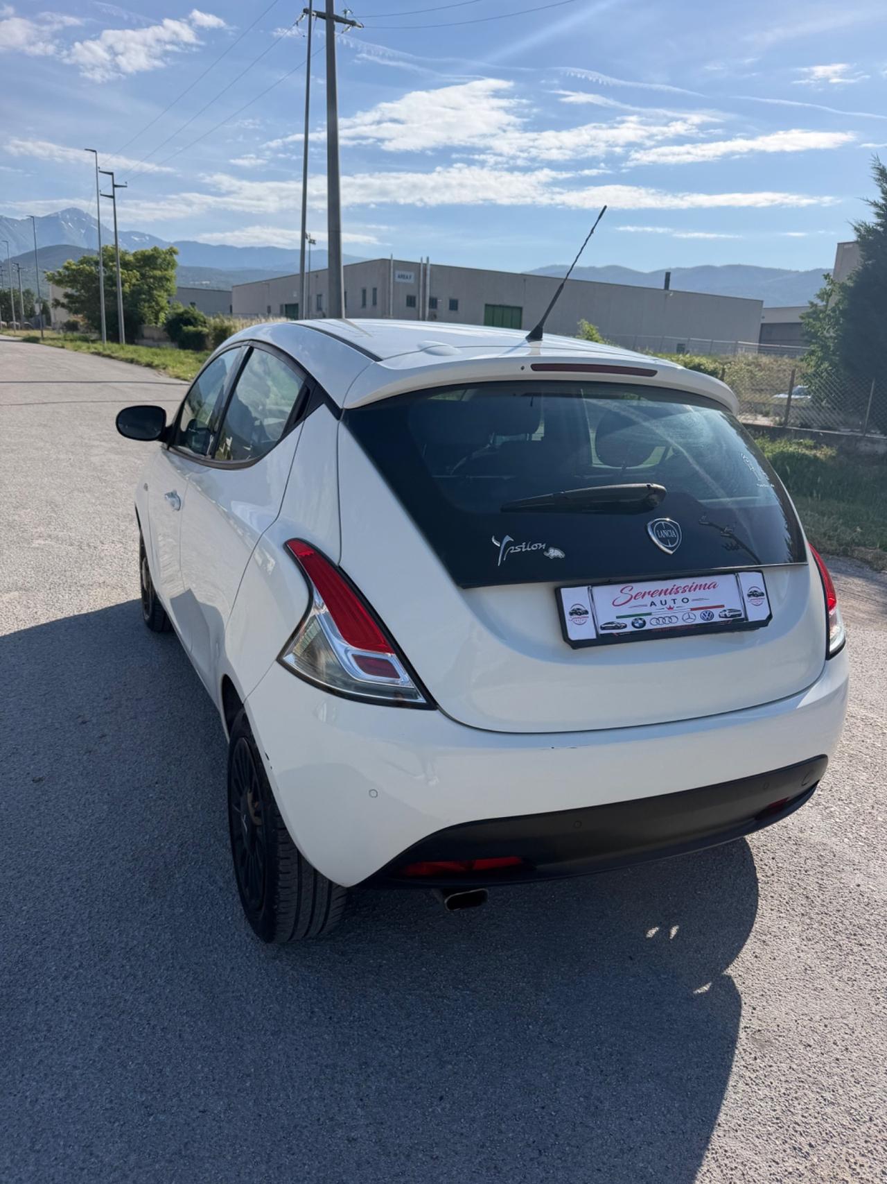 Lancia Ypsilon 1.2 69 CV 5 porte Silver