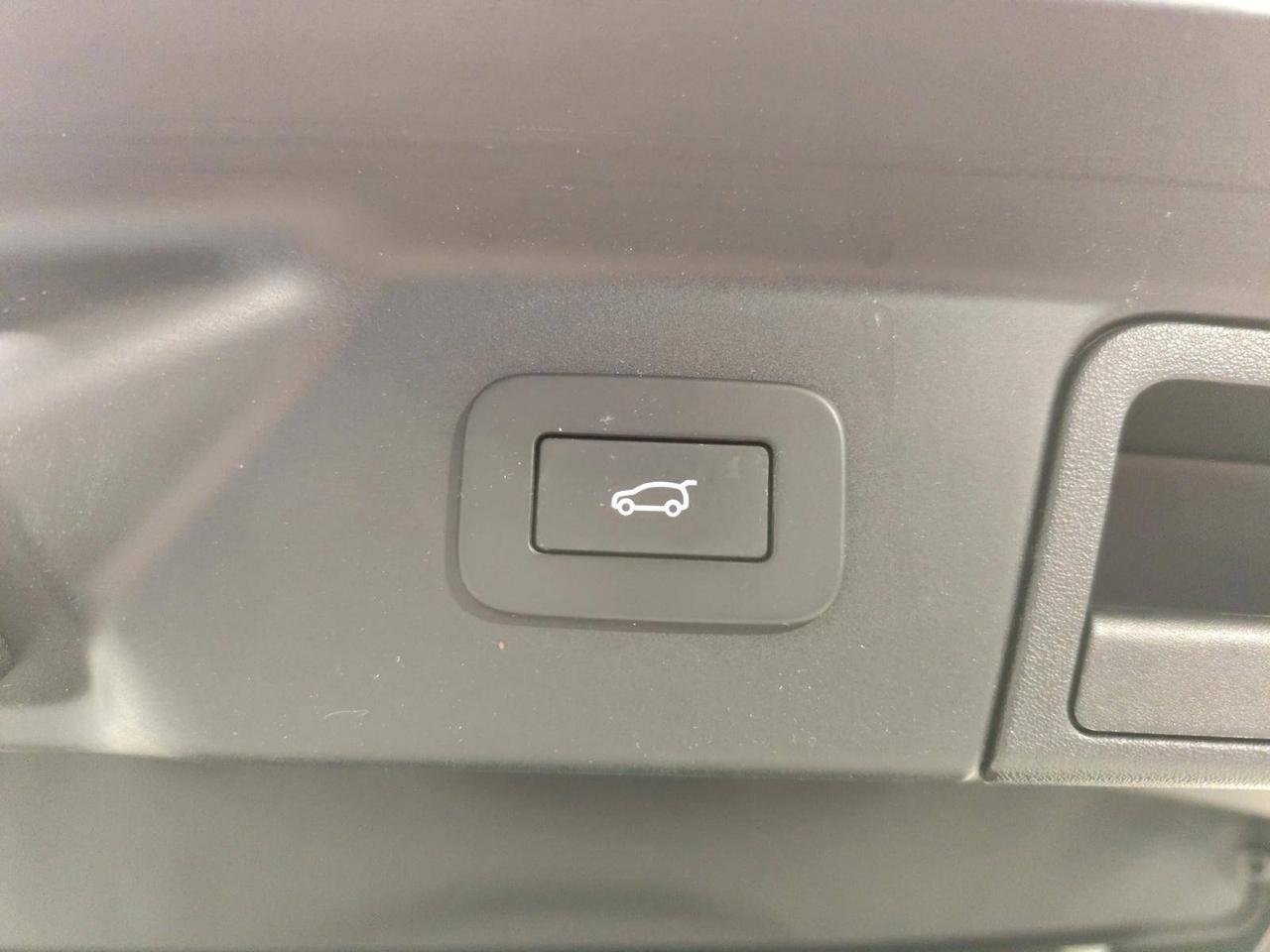 Land Rover Range Rover Velar 2.0d i4 mhev SE 4wd 204cv auto