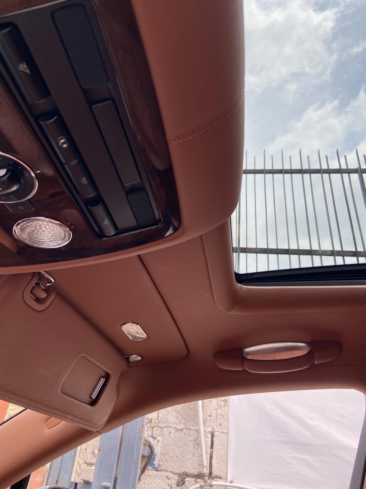 Bentley Flying Spur *W12* Chauffeur Paket
