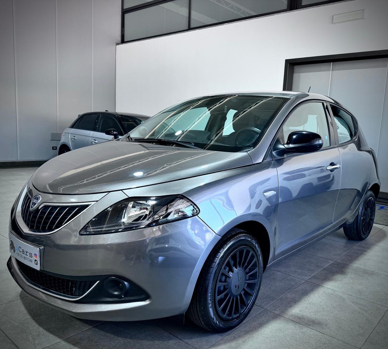 Lancia Ypsilon 1.0 70CV Hybrid Silver