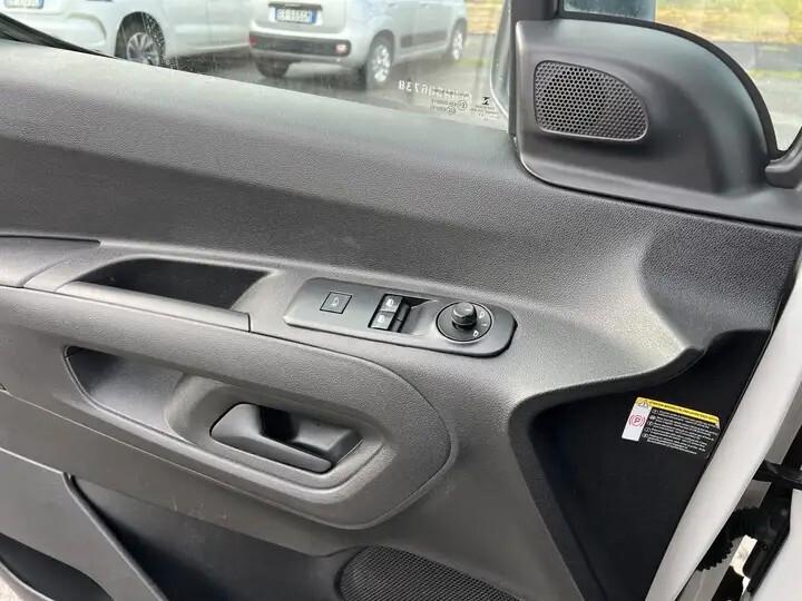 Peugeot Partner 1.5 BlueHDi 100cv VAN 3POSTI