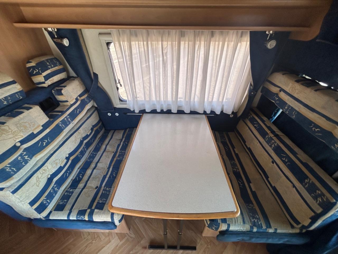Camper mansardato 6 posti Mc louis