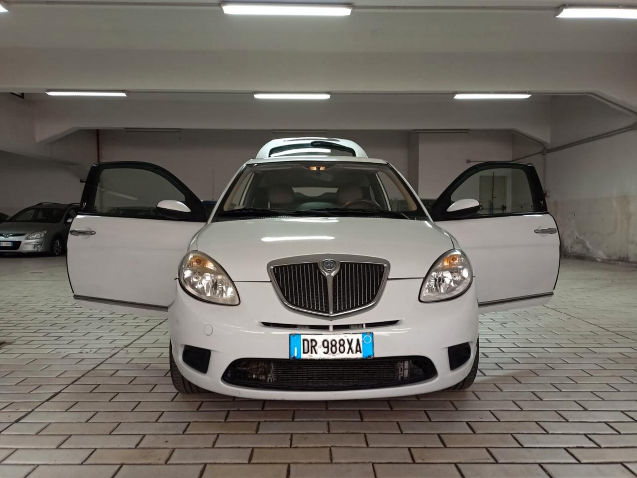 Lancia Ypsilon 1.2 Oro Plus