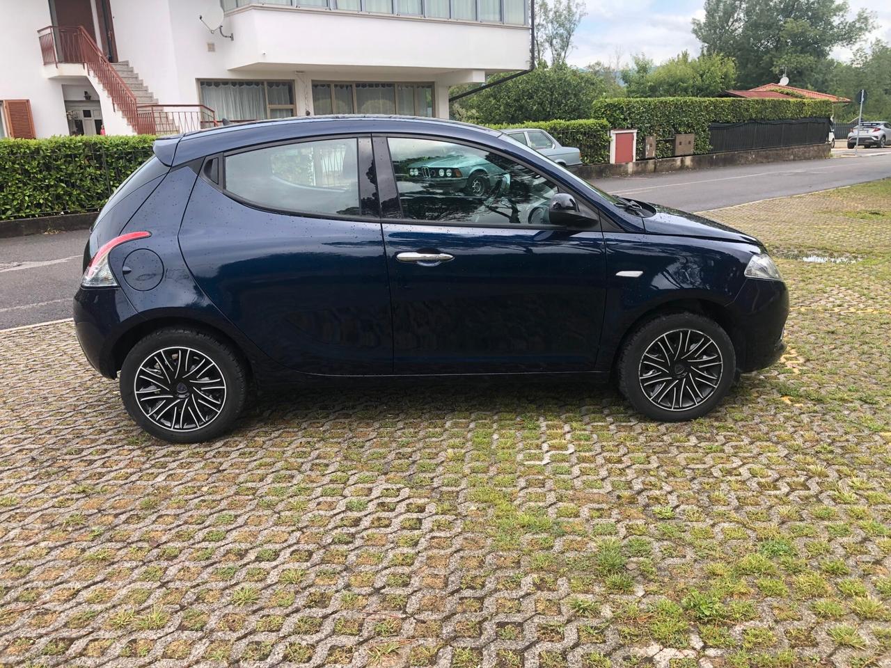 Lancia Ypsilon 1.2 69 CV 5 porte Elefantino Blu