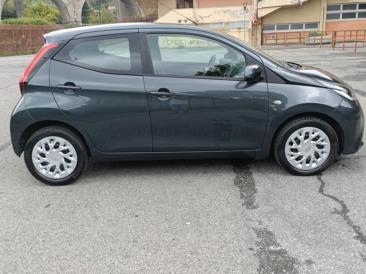 Toyota Aygo Connect 1.0 VVT-i 72 CV 5 porte x-play