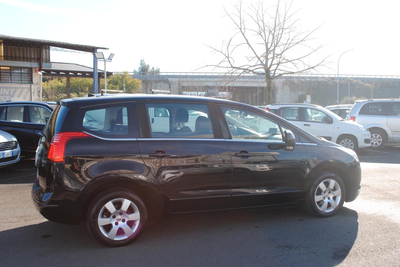 PEUGEOT 5008 1.6 HDI 111 CV OK NEOPATENTATI