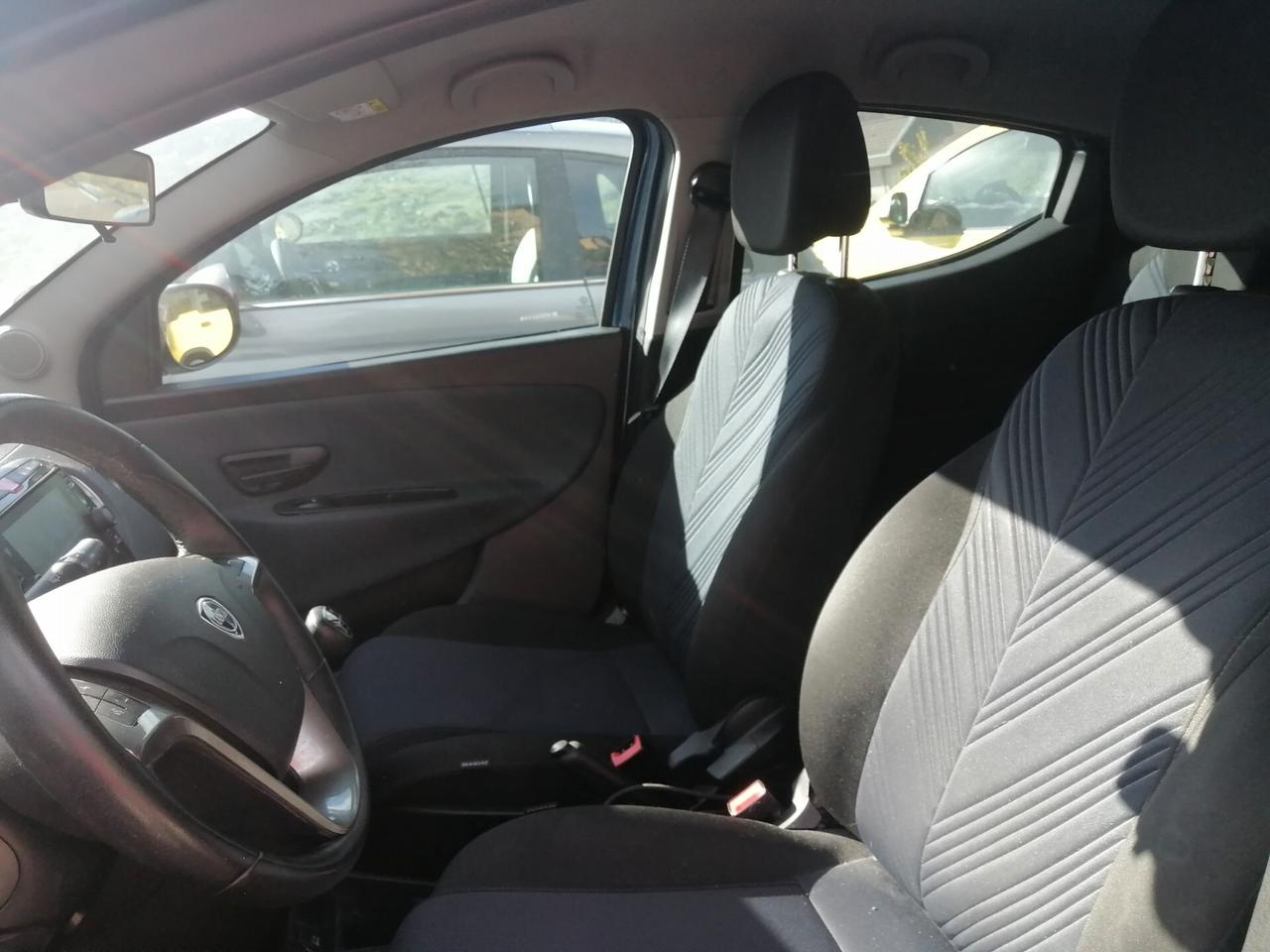 Lancia Ypsilon 1.2 69 CV 5 P GPL Gold