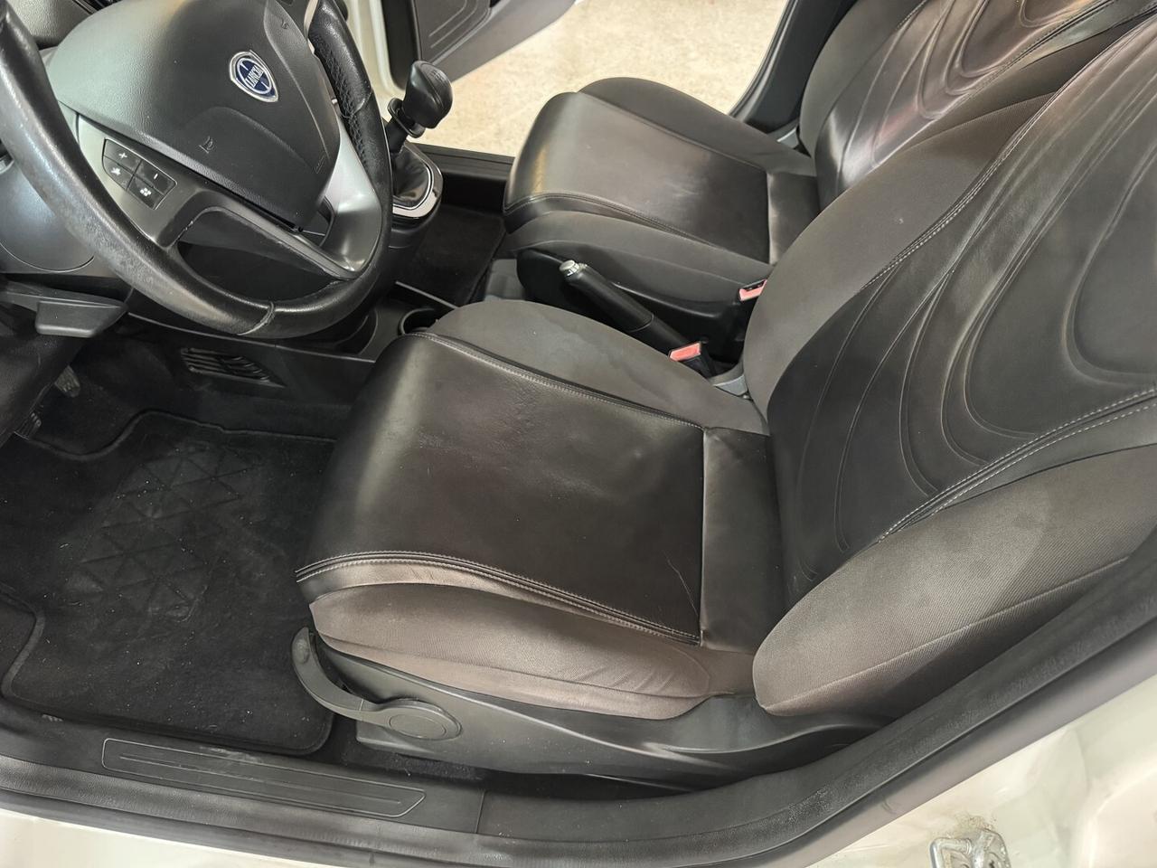 LANCIA YPSILON 900 T.Air