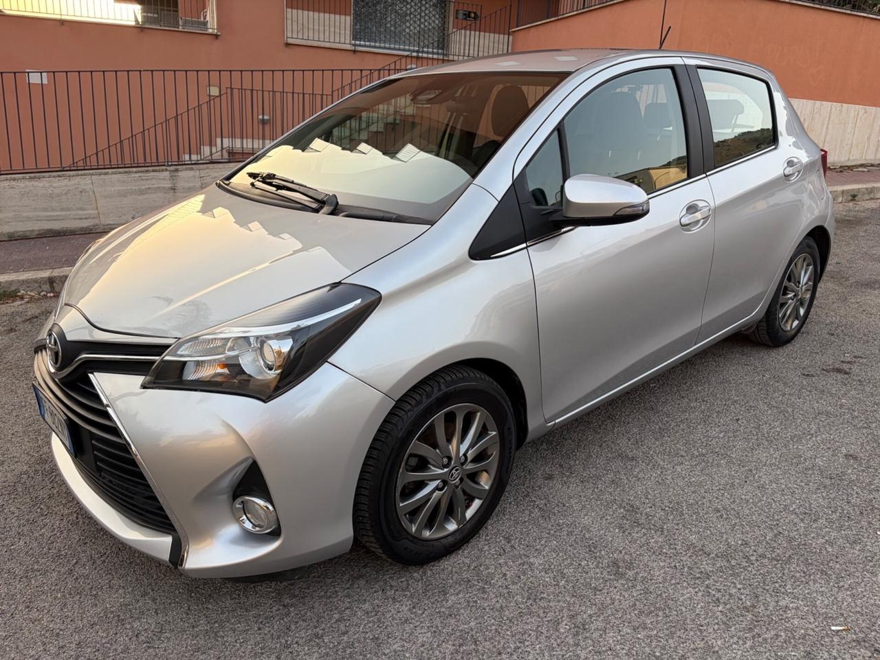 Toyota Yaris 1.0 benz ideale per neopatentati