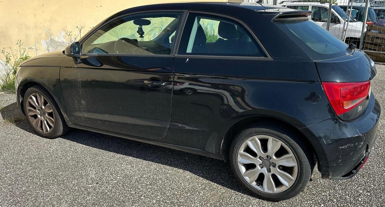 Audi A1 1.6 TDI 105 CV per operatori di settore visti e piaciuta