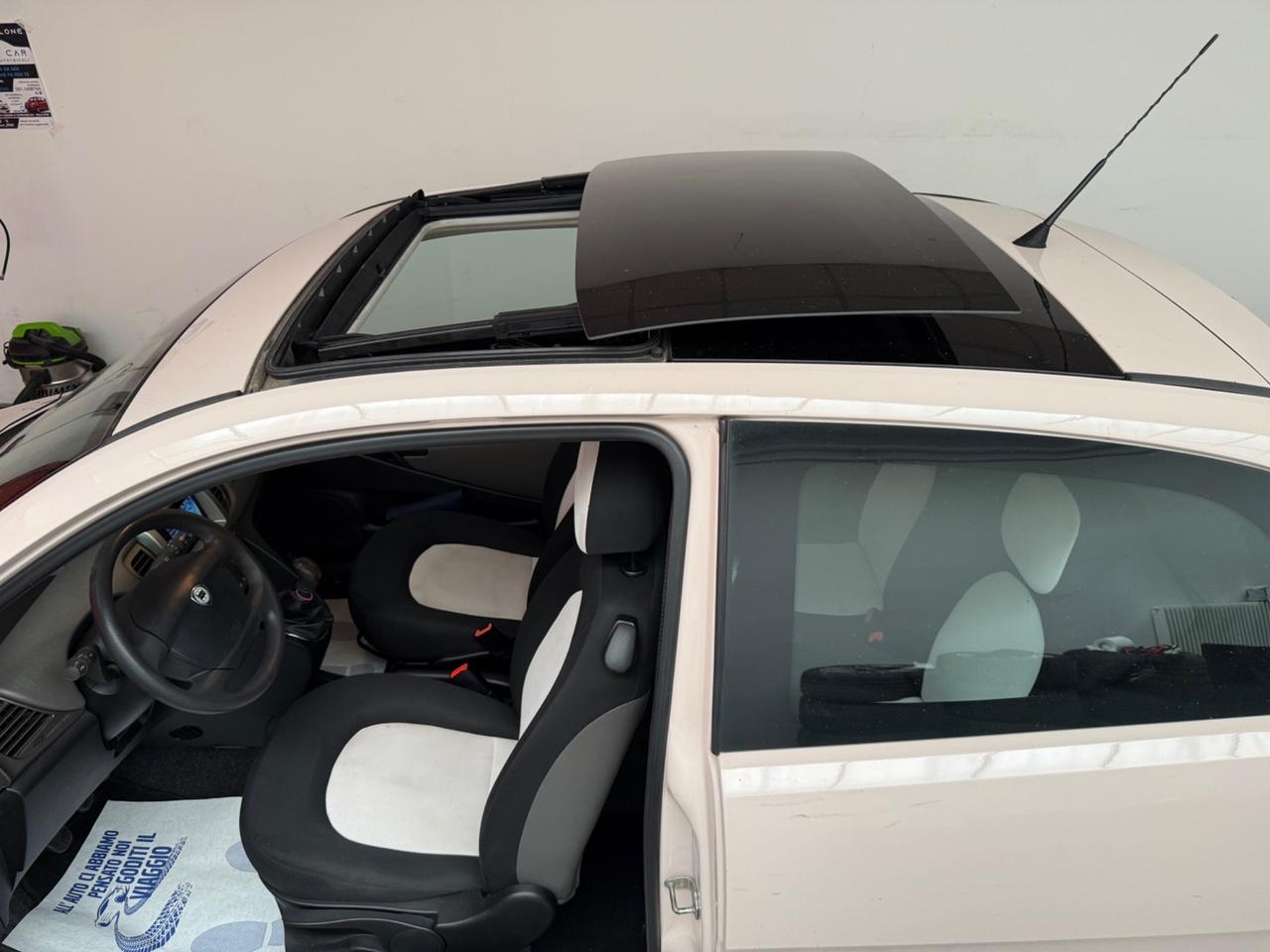 LANCIA Y YPSILON 1.2 16V NEOPATENTATI TETTO APRIBILE