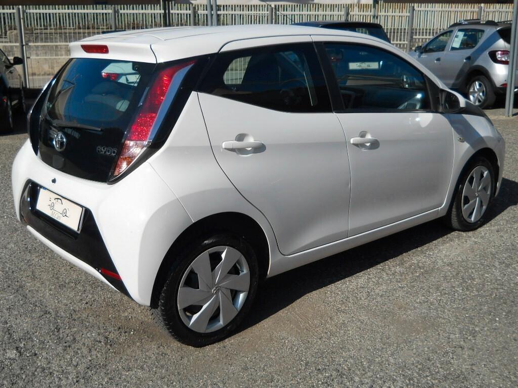 Toyota Aygo 1.0 VVT-i 69 CV 5 porte x-play MMT AUTOMATICA