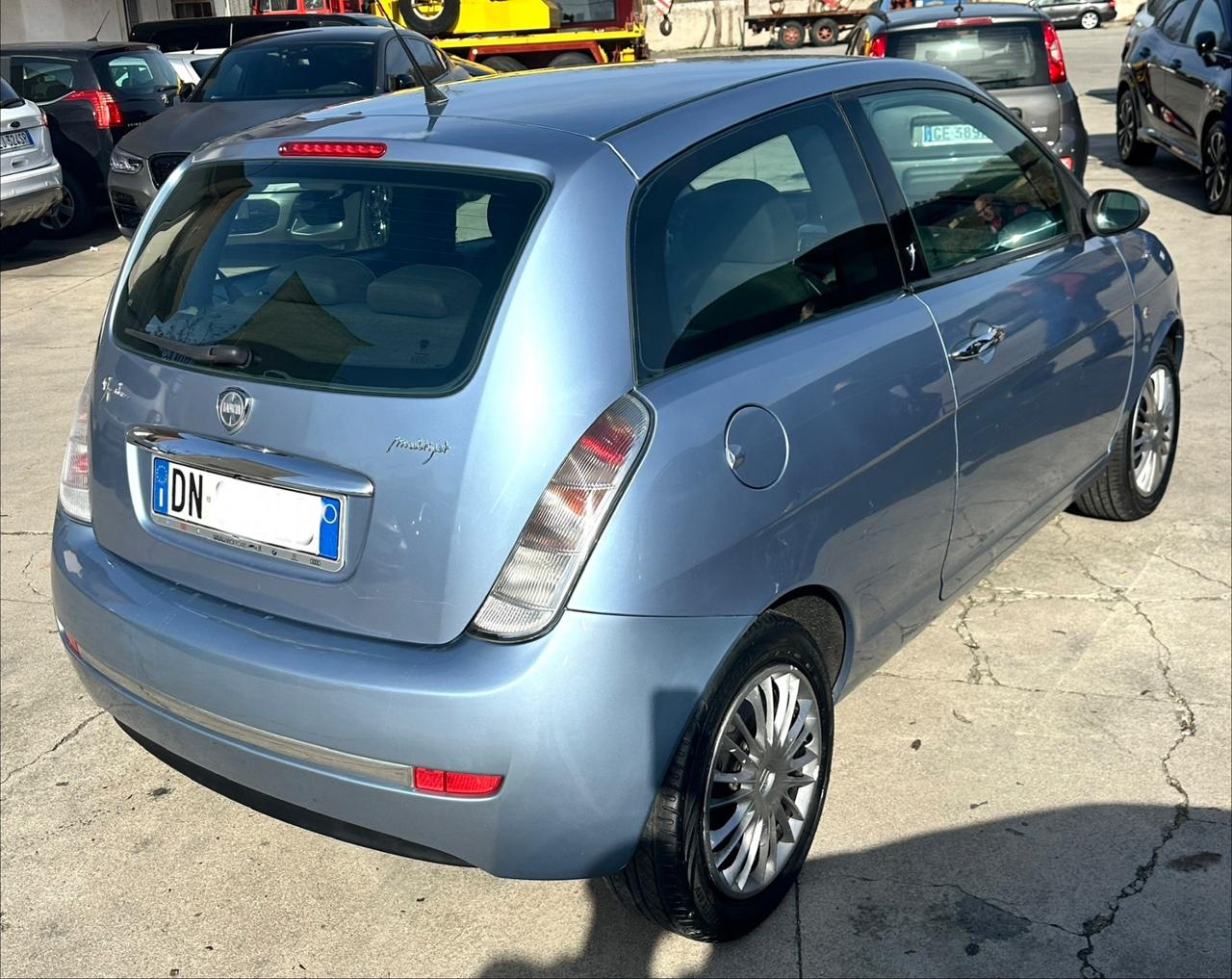 Lancia Ypsilon 1.3 MJT 75 CV 3p VERSUS