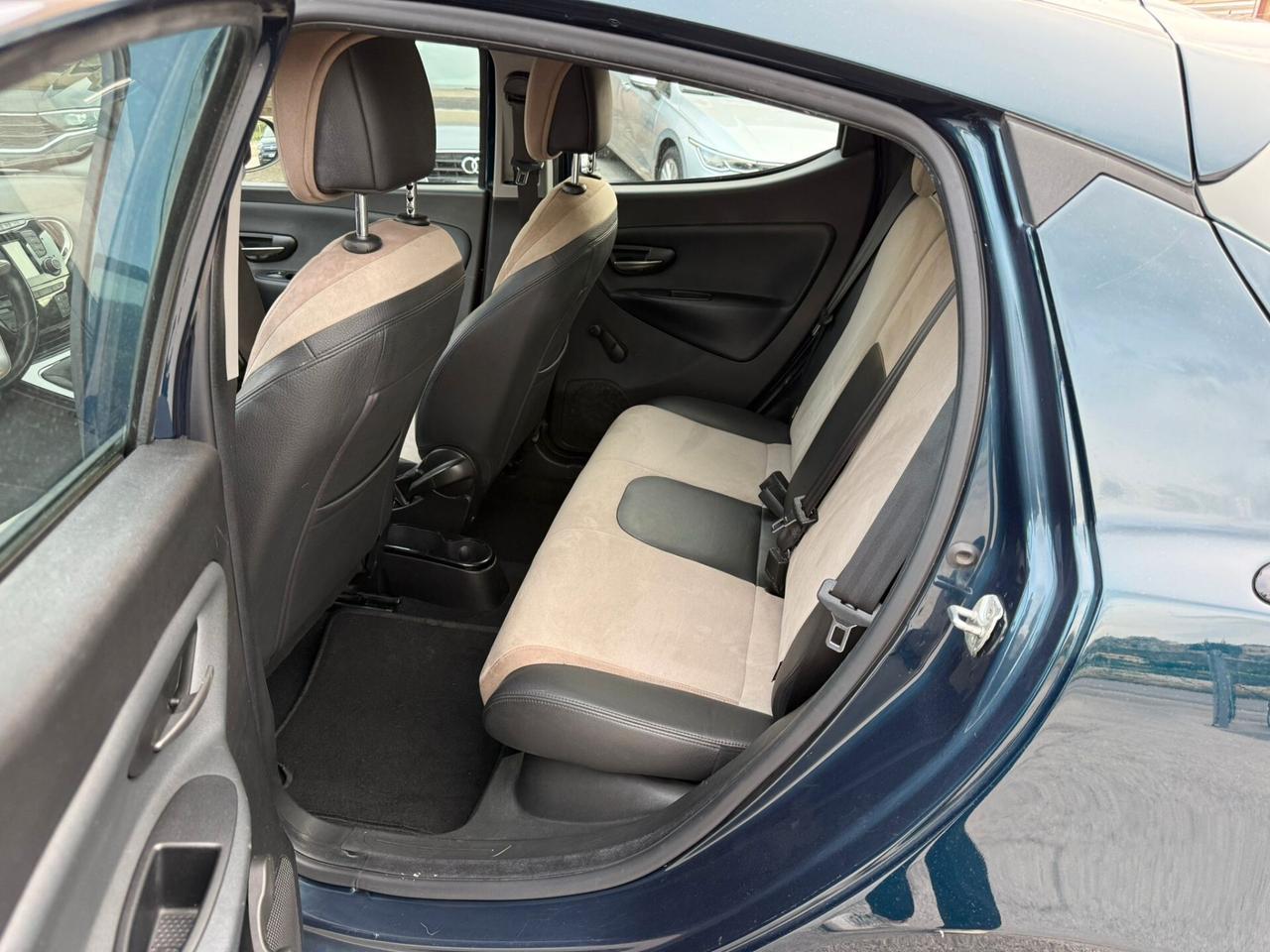 Lancia Ypsilon 1.2 69 CV 5 porte GPL Ecochic Silver