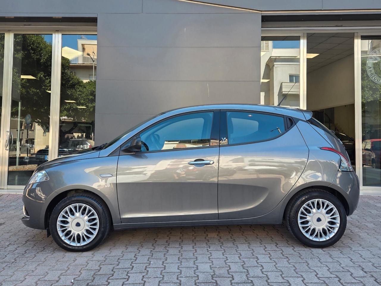 Lancia Ypsilon 1.2 Silver 17.000 KM