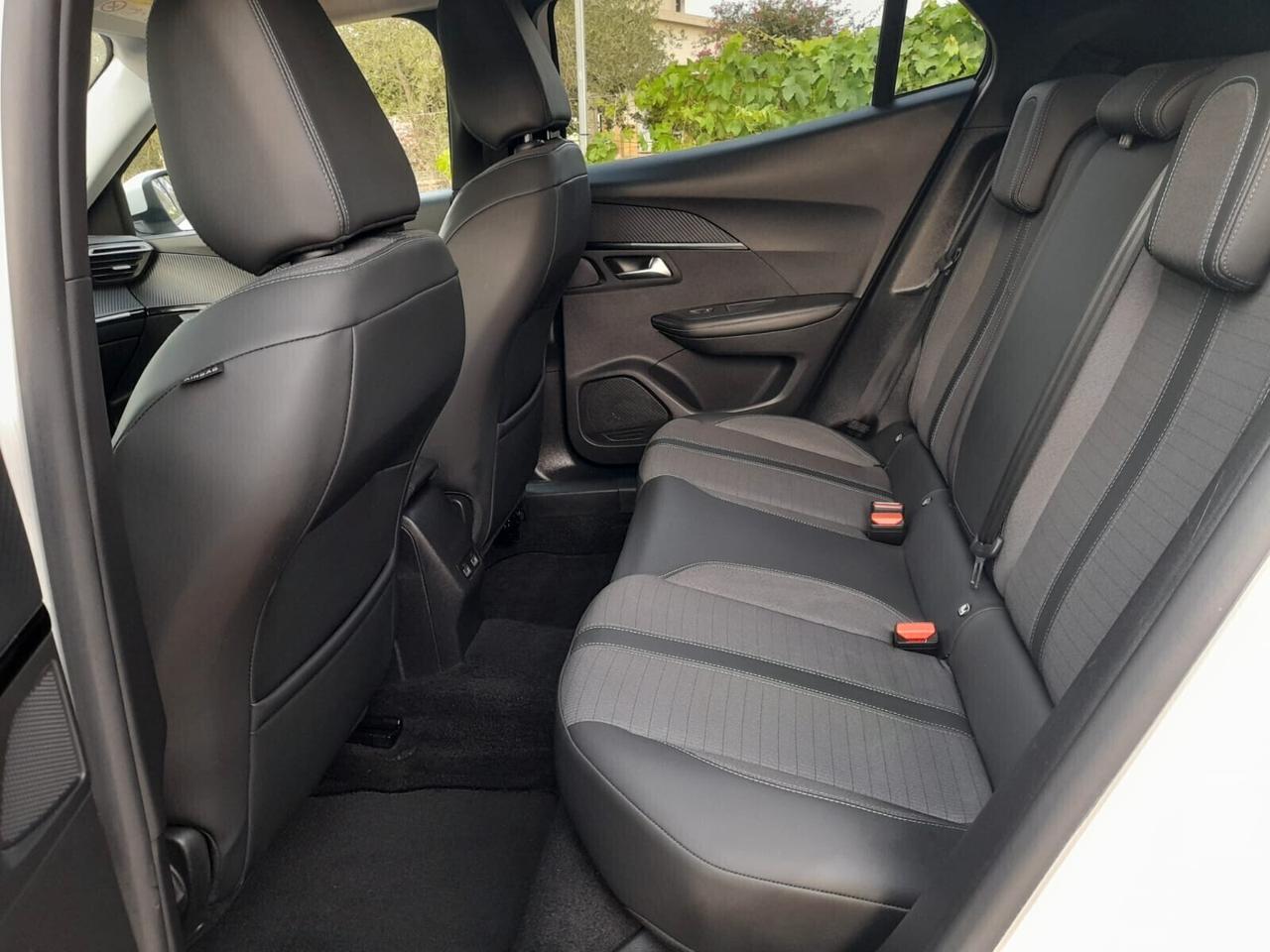 Peugeot 2008 BlueHDi 110 S&S Allure Pack