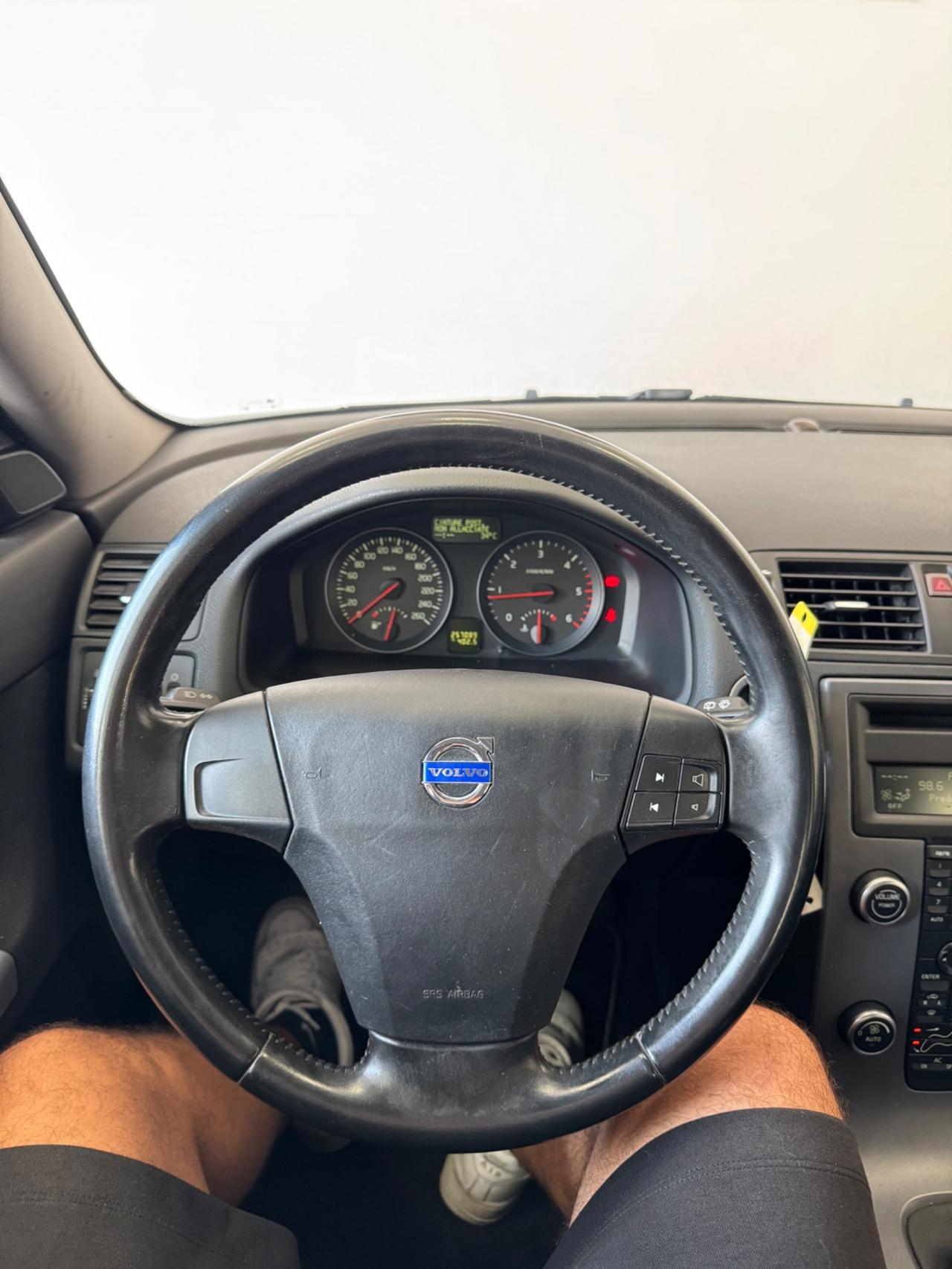Volvo V50 D2 R-design