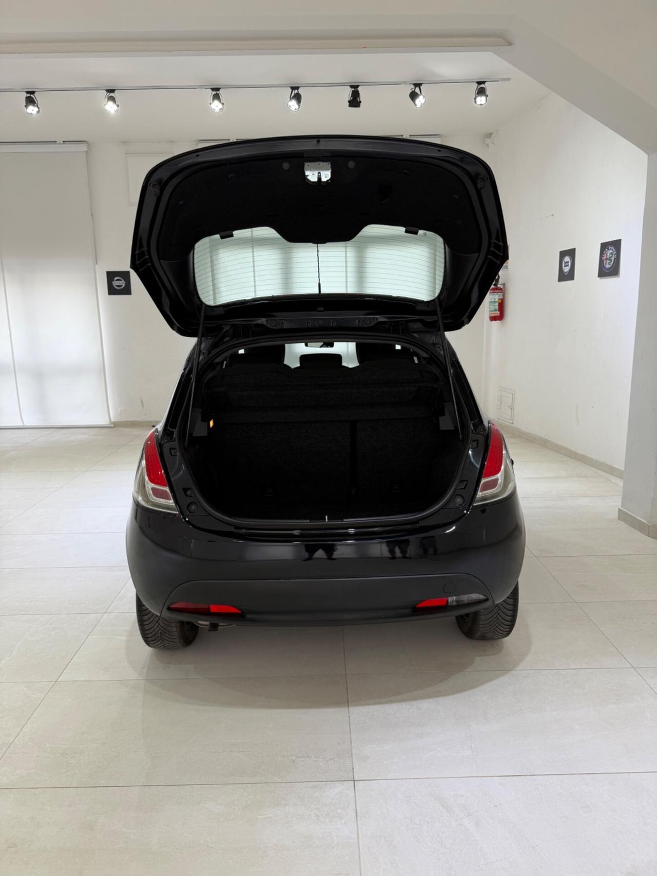 LANCIA YPSILON 1.2 69 CV 5 PORTE GPL ECOCHIC GOLD