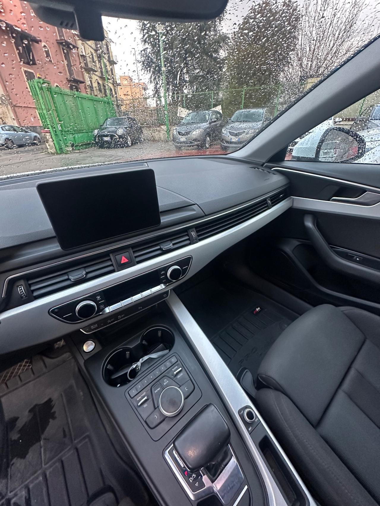 Audi A4 2.0 TDI 122 CV S tronic line edition