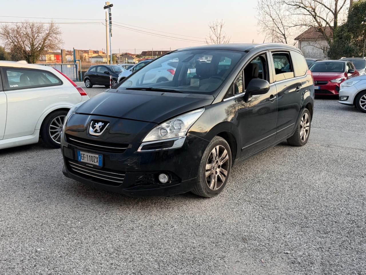 Peugeot 5008 1.6 HDi 112CV cambio robotizzato Tecno