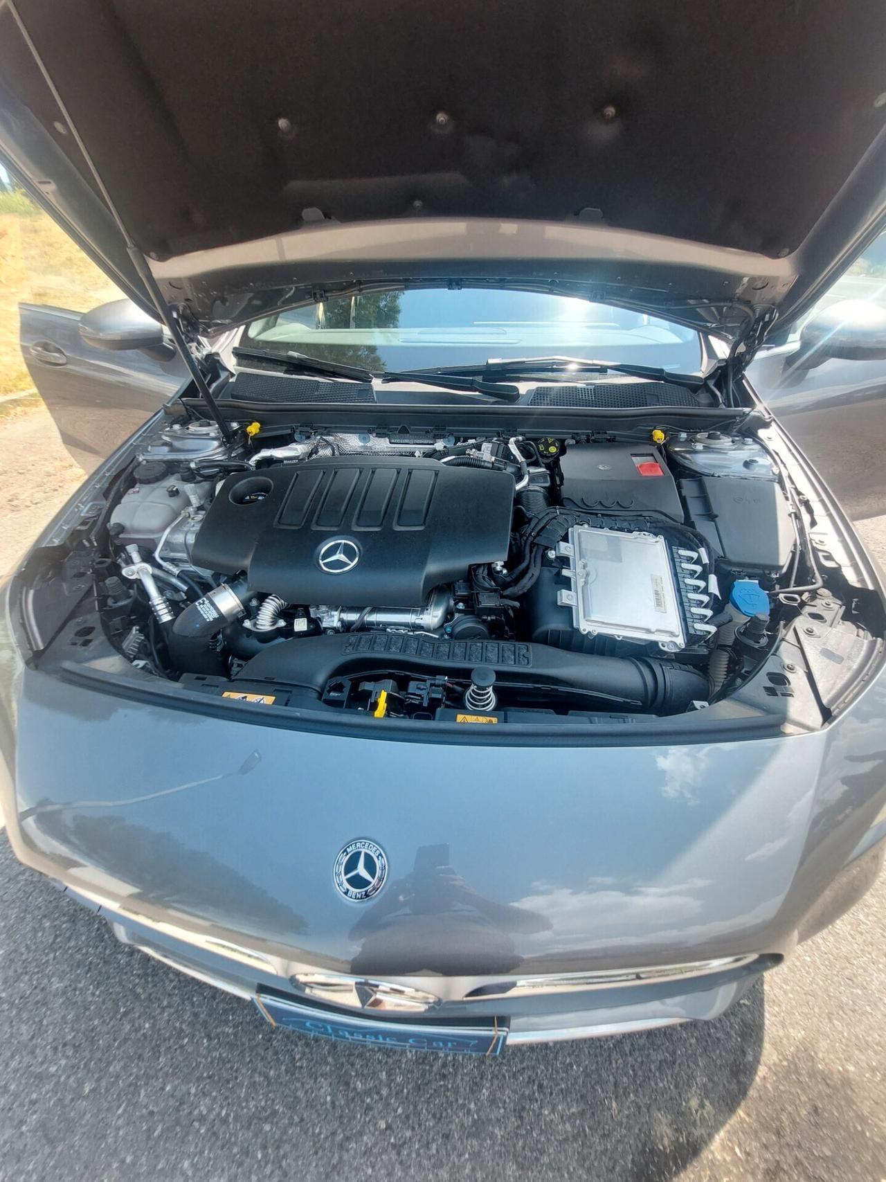 Mercedes-benz CLA 200 D automatico s .brake executive Km 2549 originali