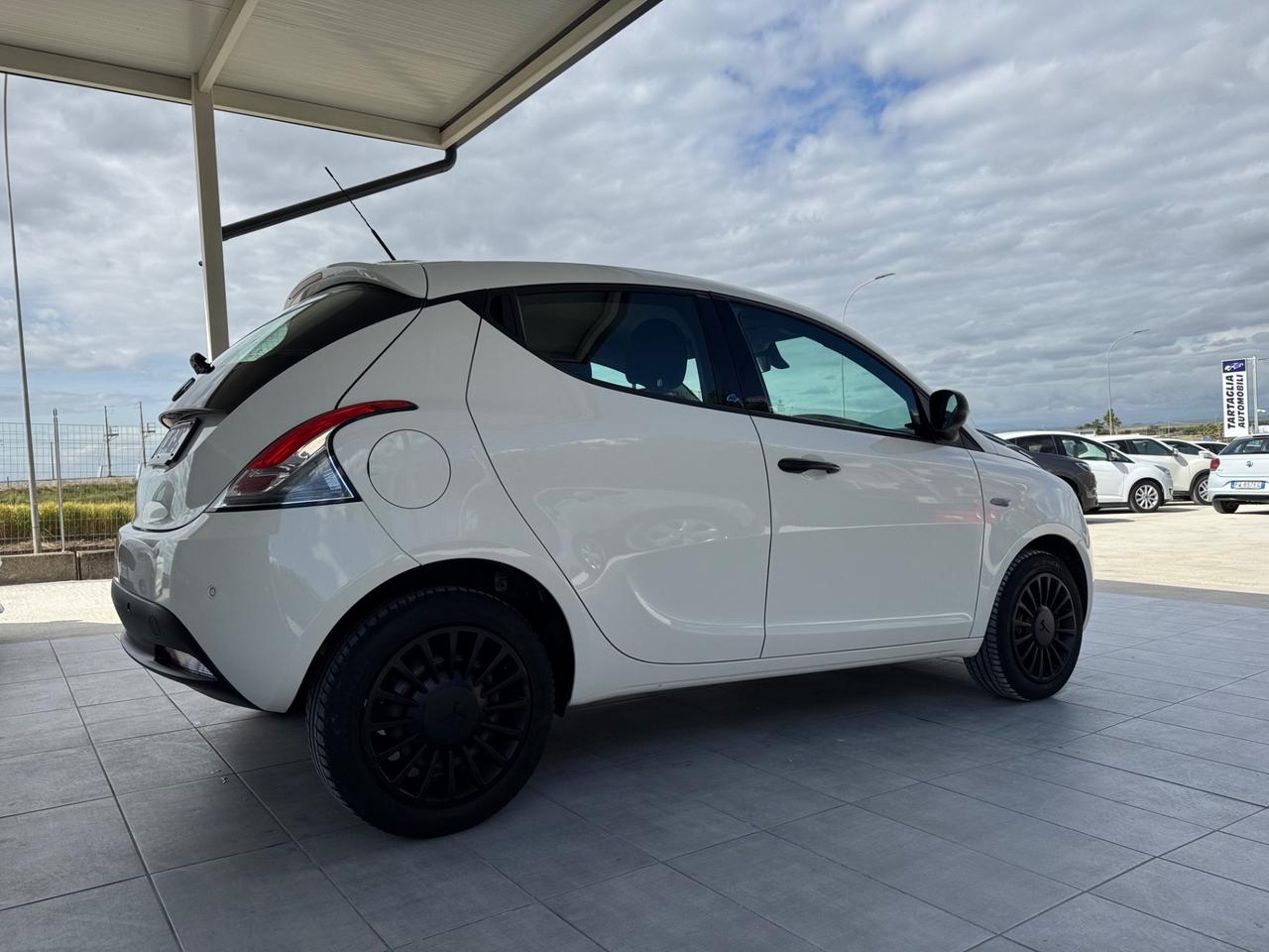 Lancia Ypsilon 1.2 69 CV 5 porte GPL Ecochic Elefantino Blu