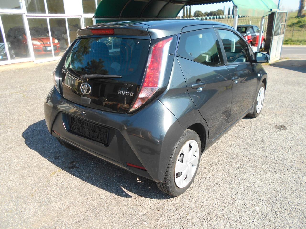 Toyota Aygo 1.0 12V VVT-i 5 porte Lounge Connect