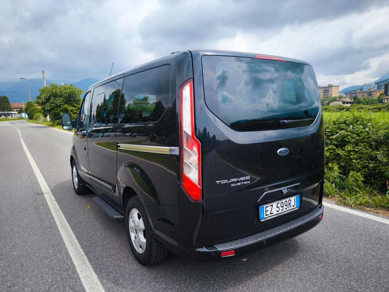 FORD TOURNEO CUSTOM 2,2 TDCI 155CV- TITANIUM- 8 POSTI