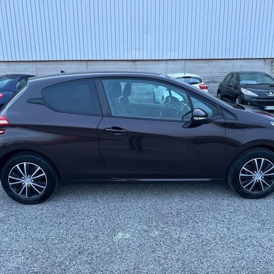 Peugeot 208 1.2 VTi 82 CV 3 porte Allure