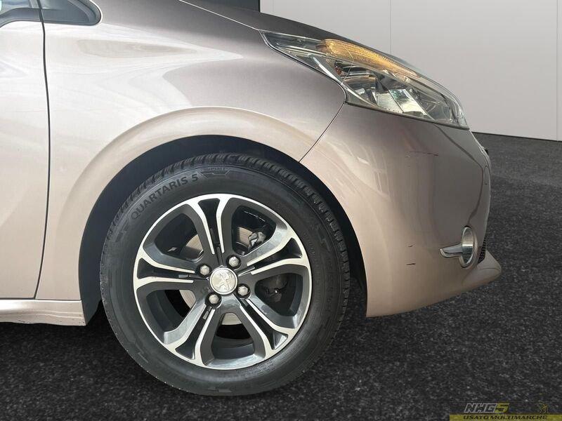 Peugeot 208 1.4 HDi 68 CV 5 porte Allure