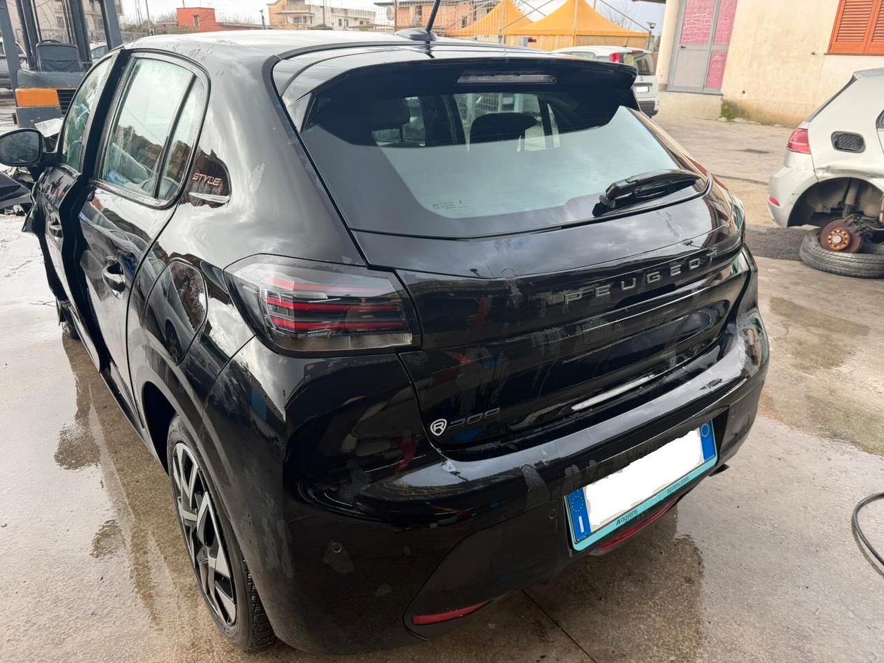 Peugeot 208 1,2 sinistrato - 2025