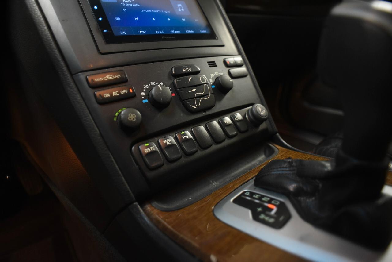 Volvo XC 90 XC90 2.4 D5 185 CV aut. AWD Executive