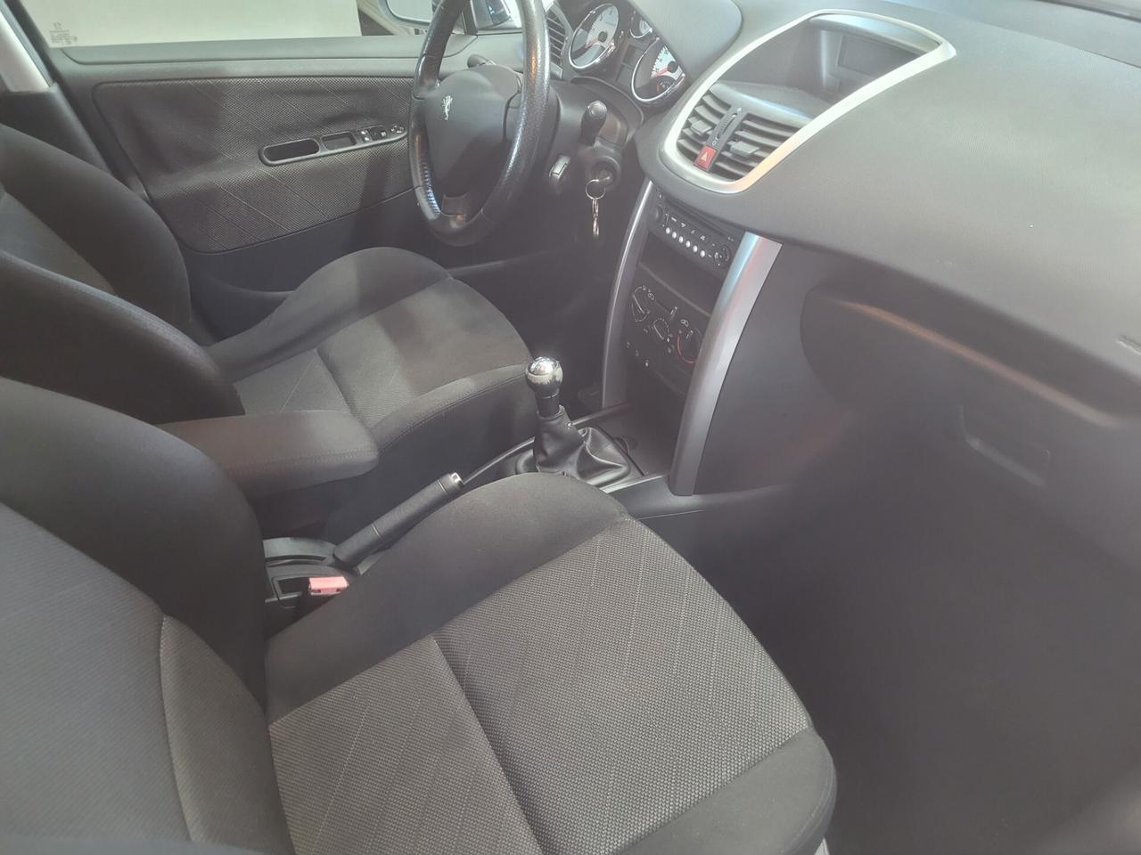 Peugeot 207 1.4 8V 75CV 5p. X Line