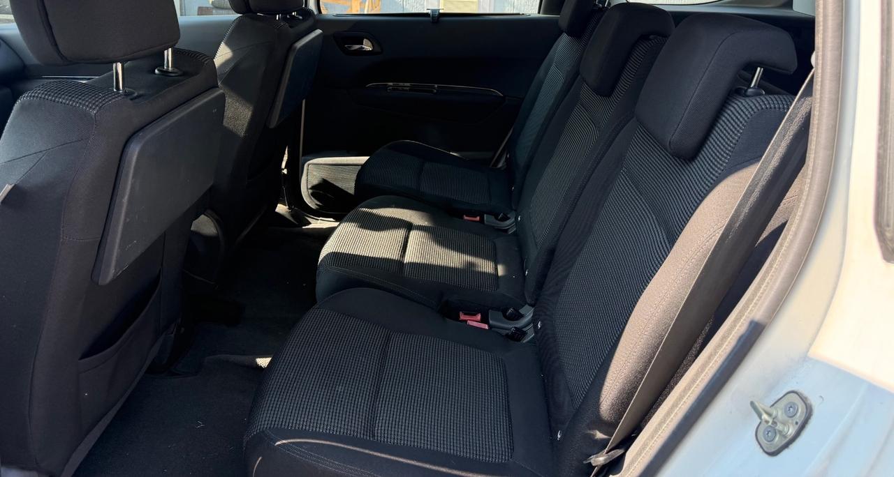 Peugeot 5008 1.6 HDi 112cv 7posti Ok Neopatentati