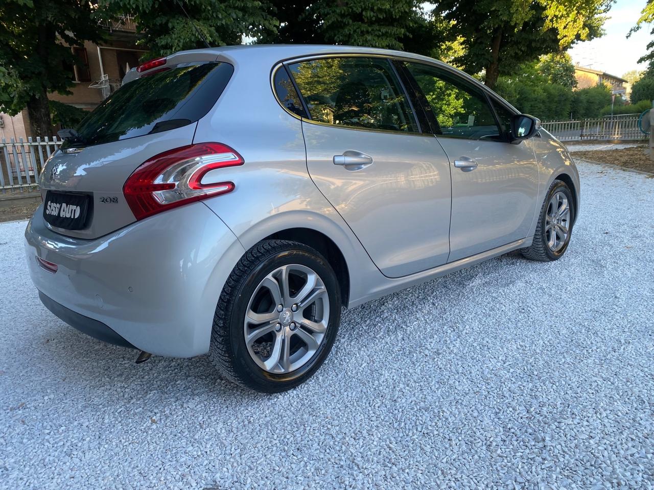 Peugeot 208 PureTech 82 5 porte Allure NEOPATENTATI!!!